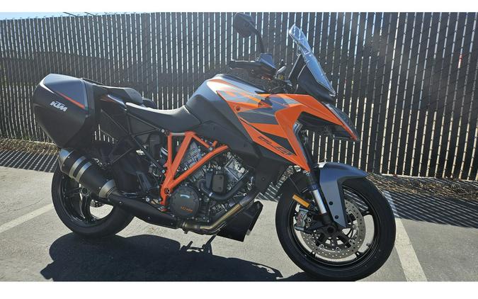 2023 KTM 1290 SUPER DUKE GT