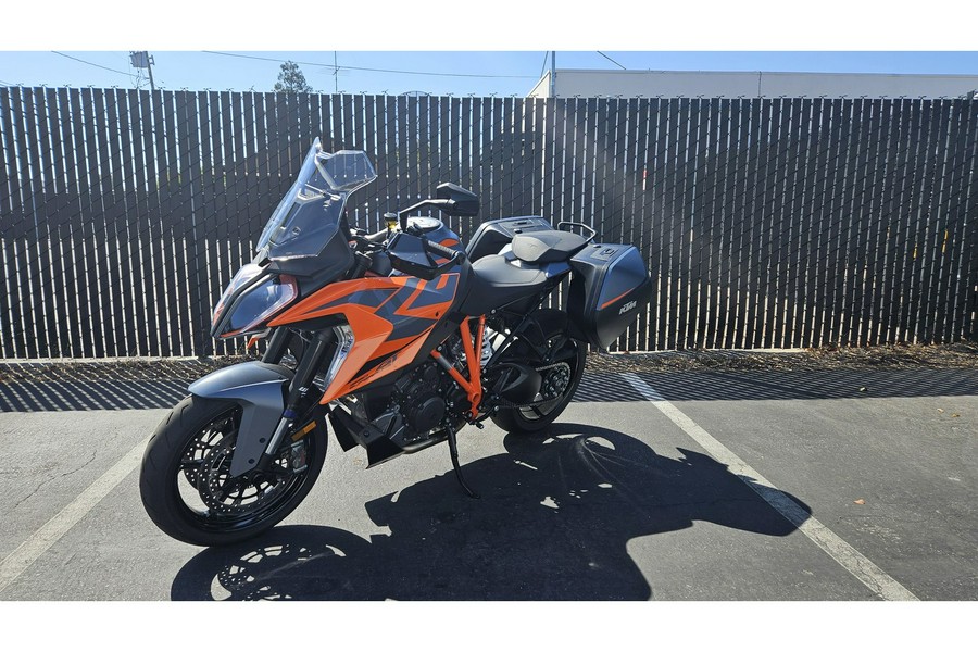 2023 KTM 1290 SUPER DUKE GT