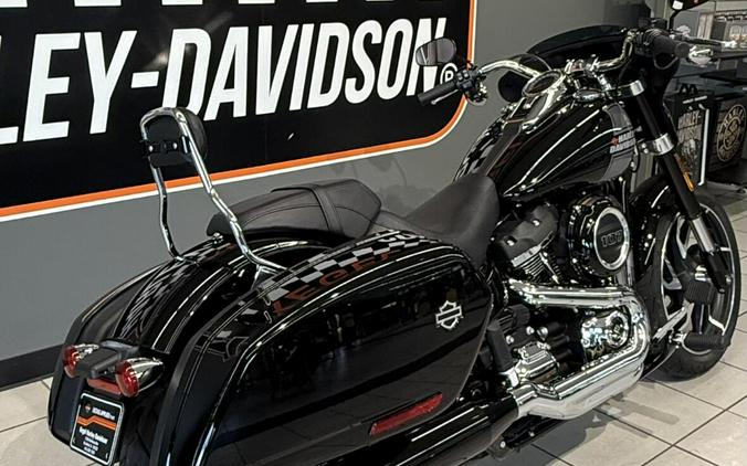 2021 Harley-Davidson® Sport Glide® Vivid Black Deluxe