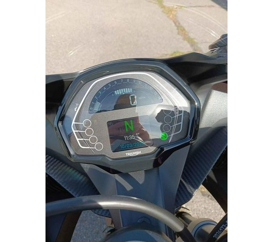 2025 Triumph Daytona 660 Carnival Red/Sapphire Black