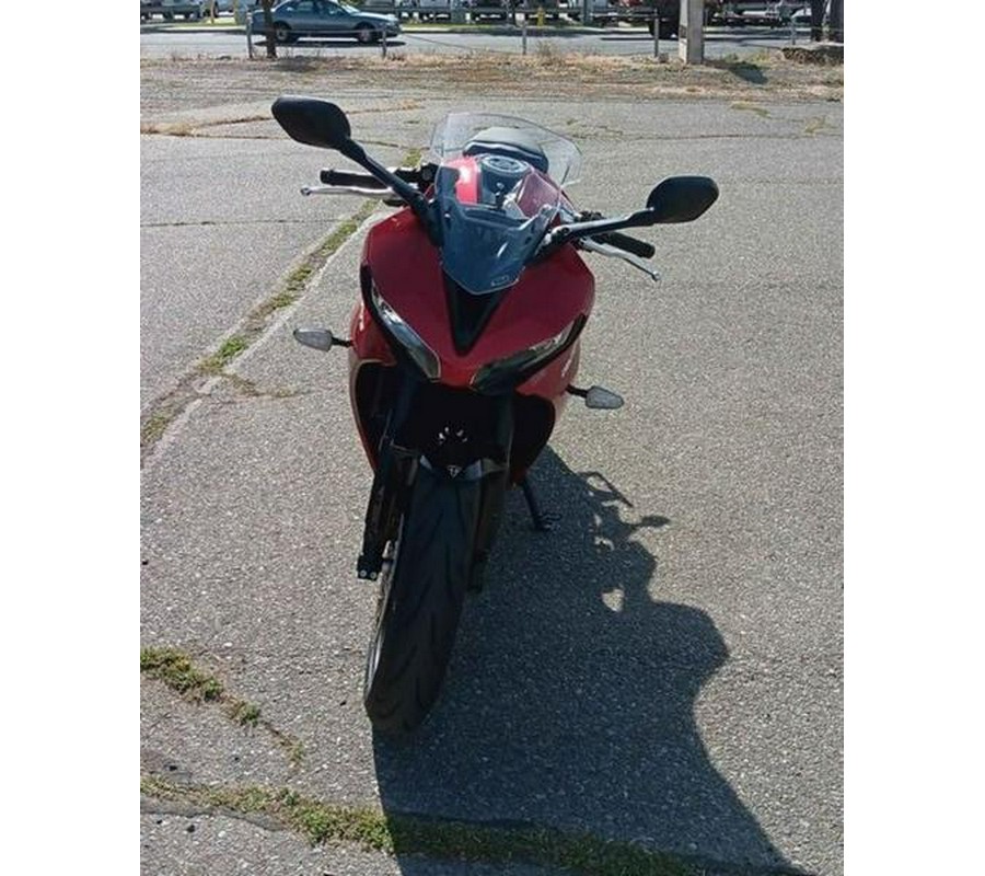 2025 Triumph Daytona 660 Carnival Red/Sapphire Black