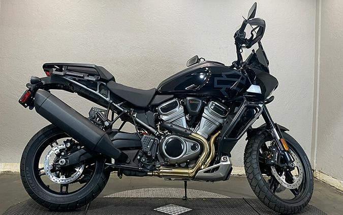 2022 Harley-Davidson Pan America™ 1250 Special BLACK