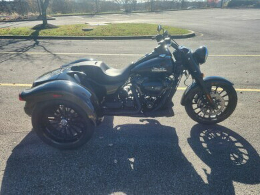 2024 Harley-Davidson Freewheeler FLRT VIVID BLACK W/ PINSTRIPE