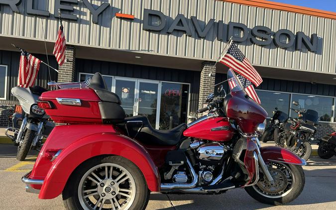 2021 Harley-Davidson® Tri Glide® Ultra Billiard Red