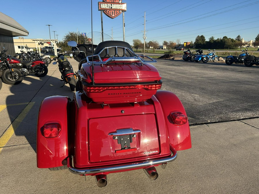 2021 Harley-Davidson® Tri Glide® Ultra Billiard Red