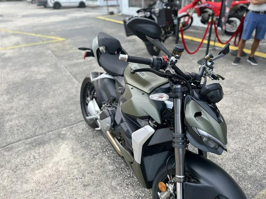 2024 Ducati Streetfighter V2 Storm Green