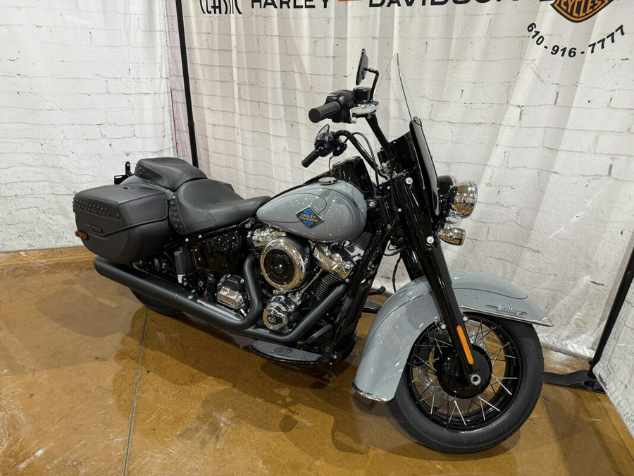 2026 Harley-Davidson® Heritage Classic FLHC 0034592525 Dark Billiard Gray - Black w/Laced Wheels