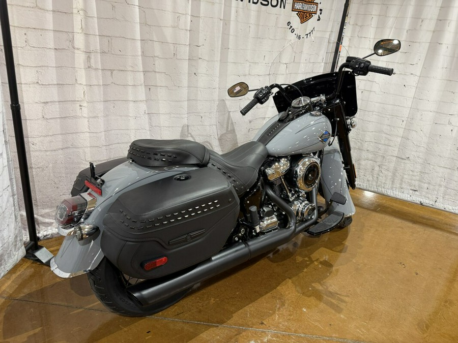 2026 Harley-Davidson® Heritage Classic FLHC 0034592525 Dark Billiard Gray - Black w/Laced Wheels
