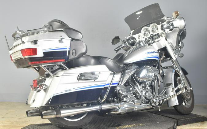 2009 Harley-Davidson CVO Ultra Classic Electra Glide Stardust Silver/Twilight Blue