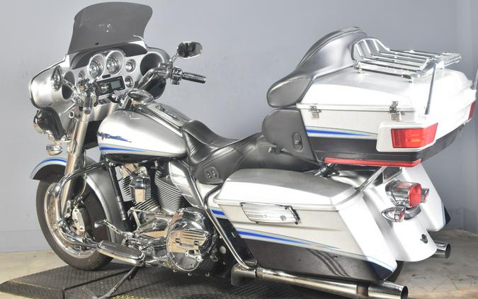 2009 Harley-Davidson CVO Ultra Classic Electra Glide Stardust Silver/Twilight Blue