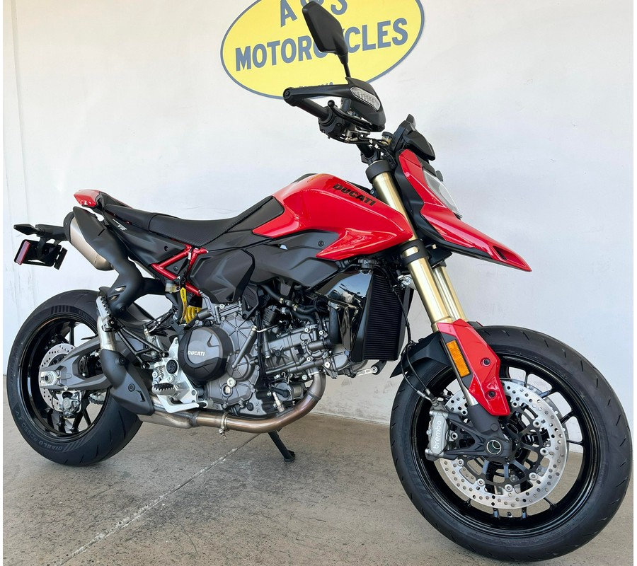 2027 Ducati HYPERMOTARD V2