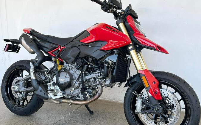 2027 Ducati HYPERMOTARD V2