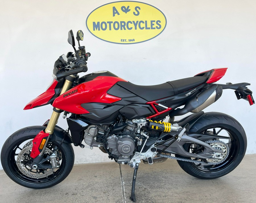 2027 Ducati HYPERMOTARD V2