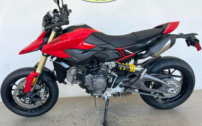 2027 Ducati HYPERMOTARD V2