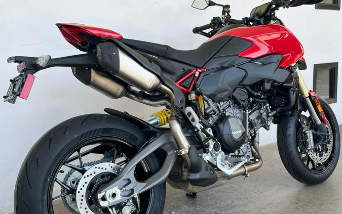 2027 Ducati HYPERMOTARD V2