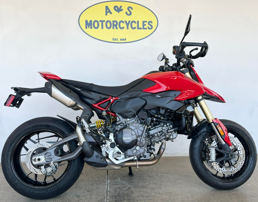 2027 Ducati HYPERMOTARD V2