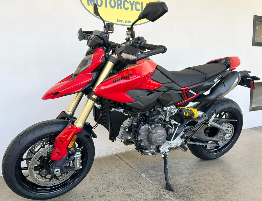 2027 Ducati HYPERMOTARD V2
