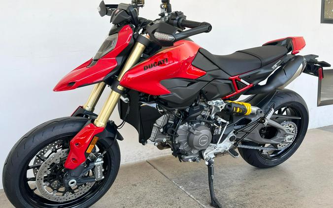 2027 Ducati HYPERMOTARD V2