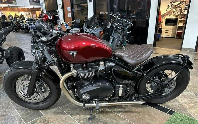 2022 Triumph Bonneville Bobber Cordovan Red