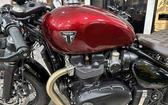 2022 Triumph Bonneville Bobber Cordovan Red