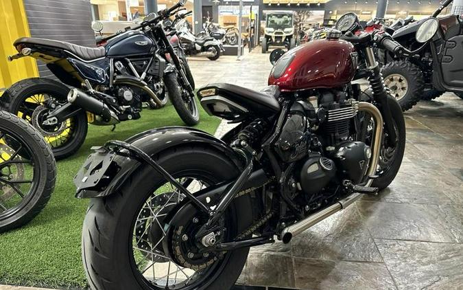 2022 Triumph Bonneville Bobber Cordovan Red