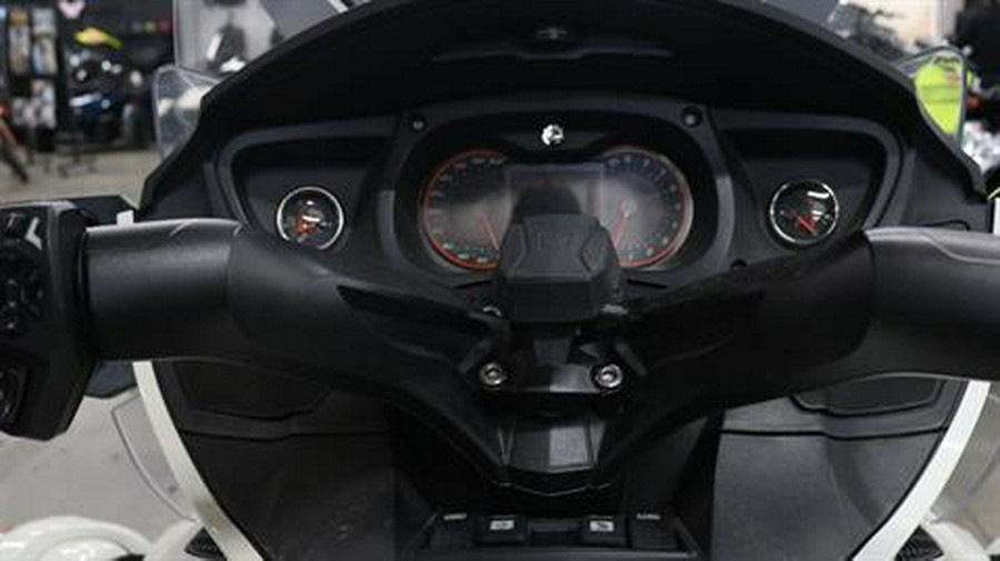 2014 Can-Am Spyder® RT-S SE6