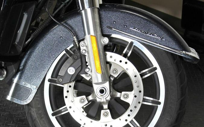 2015 Harley-Davidson® FLHR Road King® Classic