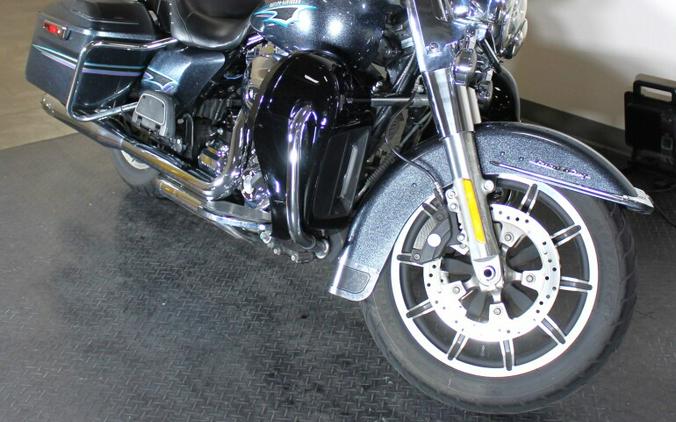 2015 Harley-Davidson® FLHR Road King® Classic