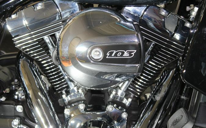 2015 Harley-Davidson® FLHR Road King® Classic