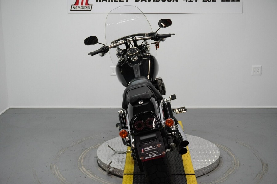 2016 Harley-Davidson® Fat Bob® Vivid Black