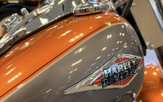 2015 Harley-Davidson® Heritage Softail® Classic Two-Tone Amber Whiskey/Charcoal