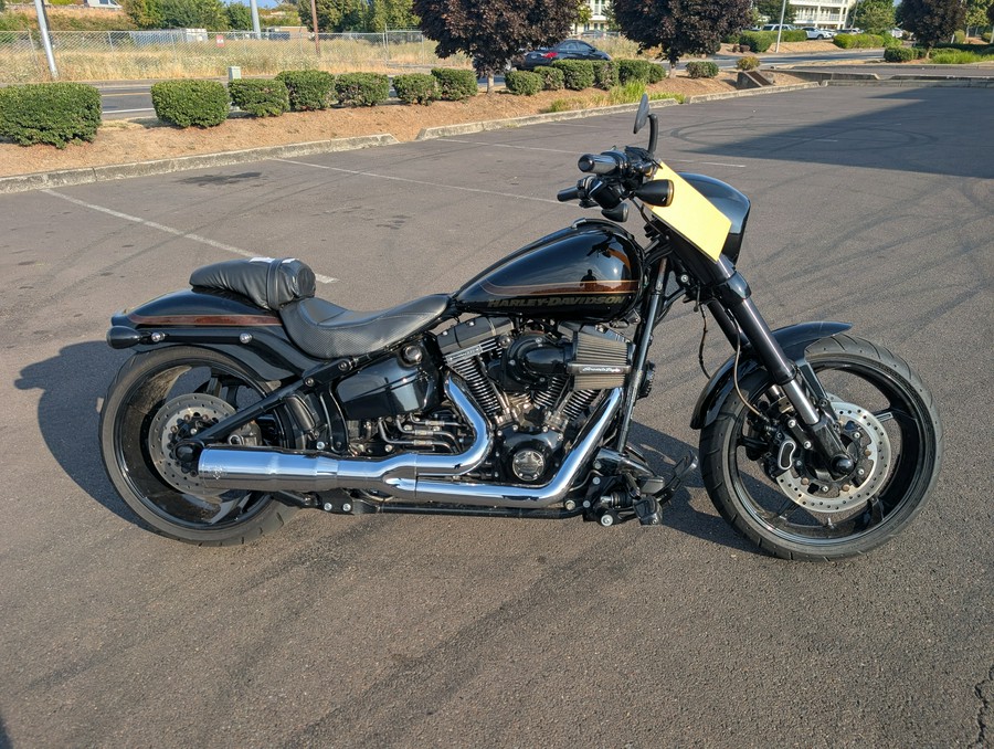 2016 Harley-Davidson CVO™ Pro Street Breakout®