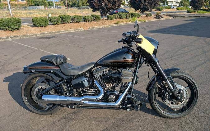 2016 Harley-Davidson CVO™ Pro Street Breakout®