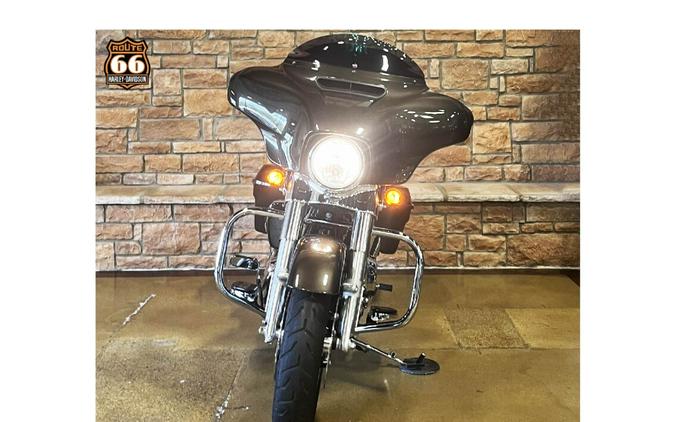 2021 Harley-Davidson Street Glide River Rock Gray