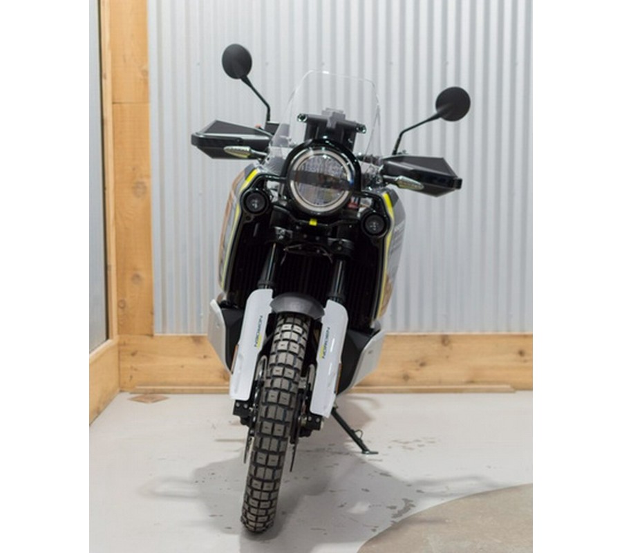 2025 Husqvarna Norden 901