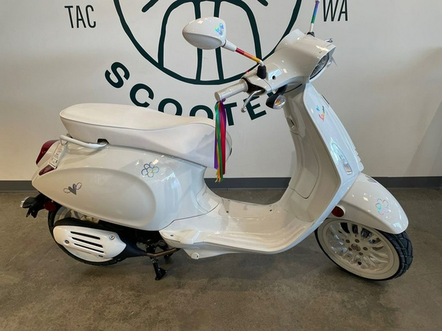 2022 Vespa Sprint 50 "Pride Edition"