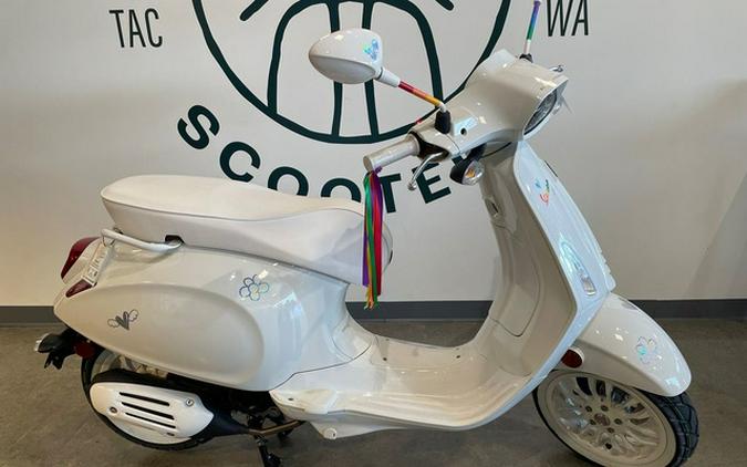 2022 Vespa Sprint 50 "Pride Edition"