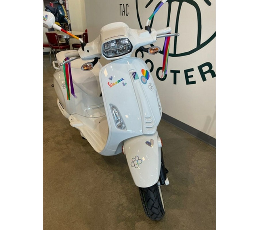 2022 Vespa Sprint 50 "Pride Edition"