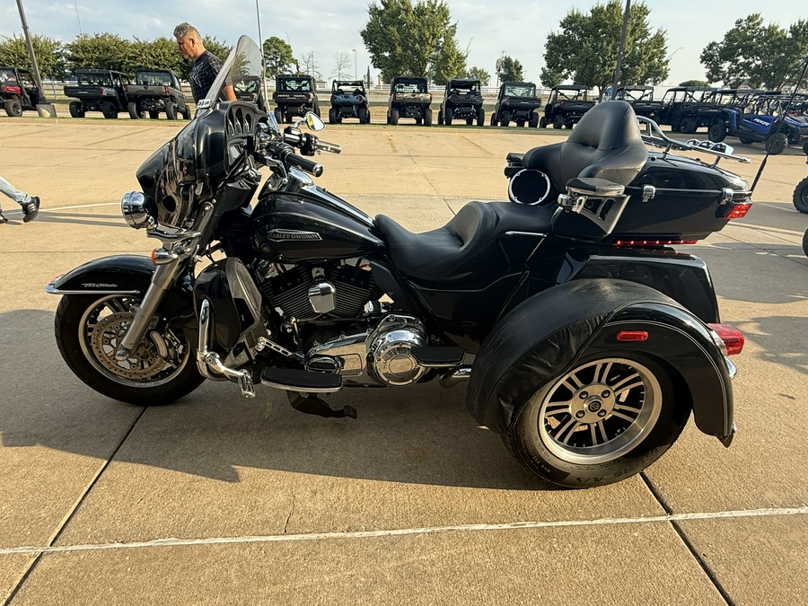 2016 Harley-Davidson® FLHTCUTG Tri Glide® Ultra