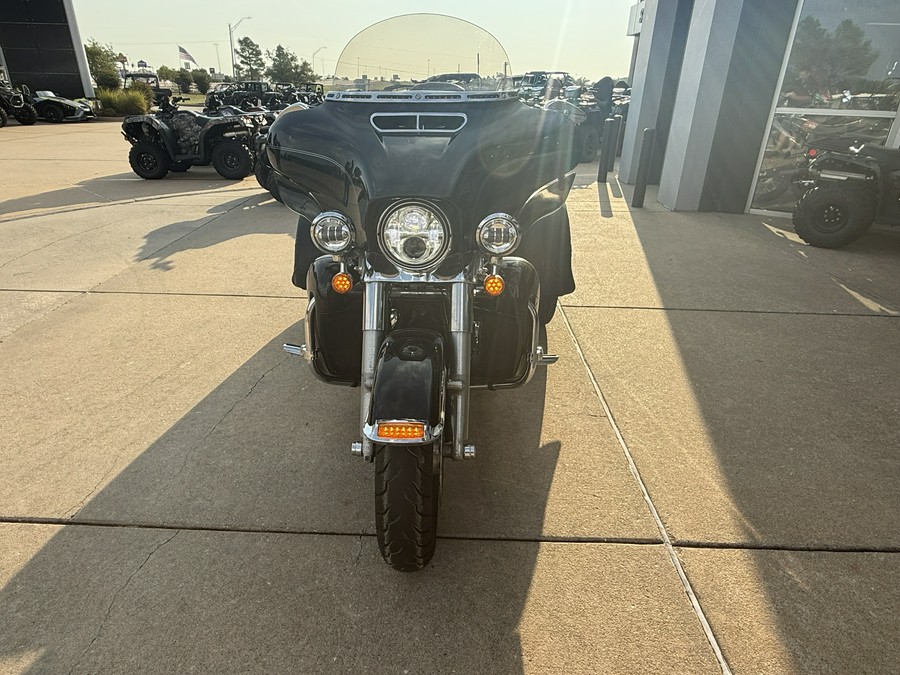 2016 Harley-Davidson® FLHTCUTG Tri Glide® Ultra