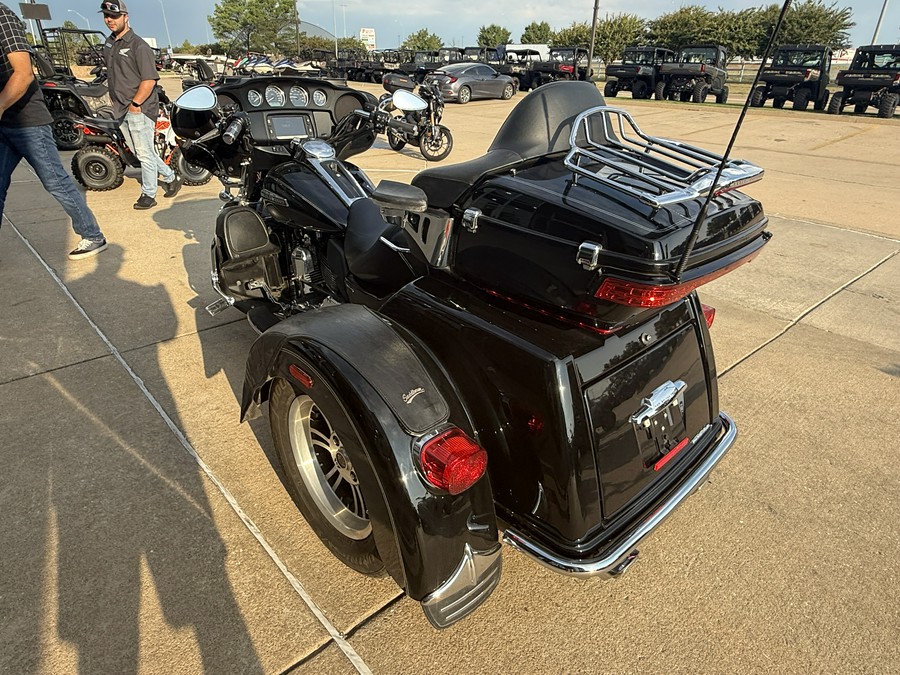 2016 Harley-Davidson® FLHTCUTG Tri Glide® Ultra