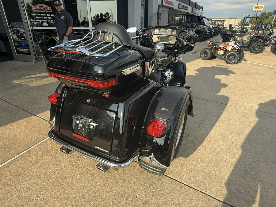 2016 Harley-Davidson® FLHTCUTG Tri Glide® Ultra