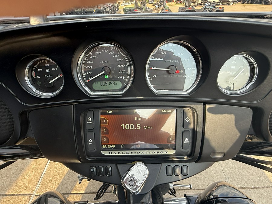 2016 Harley-Davidson® FLHTCUTG Tri Glide® Ultra