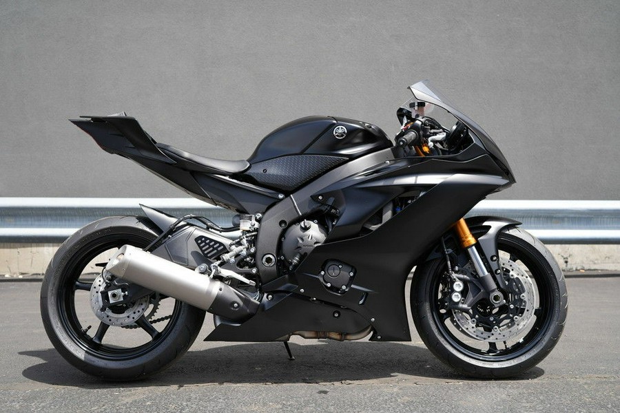 2025 Yamaha YZF-R6 RACE