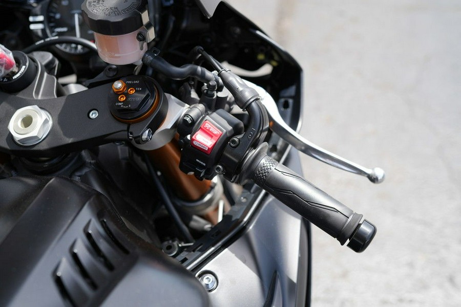 2025 Yamaha YZF-R6 RACE