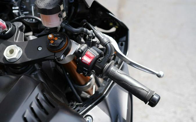 2025 Yamaha YZF-R6 RACE