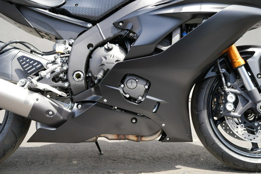 2025 Yamaha YZF-R6 RACE
