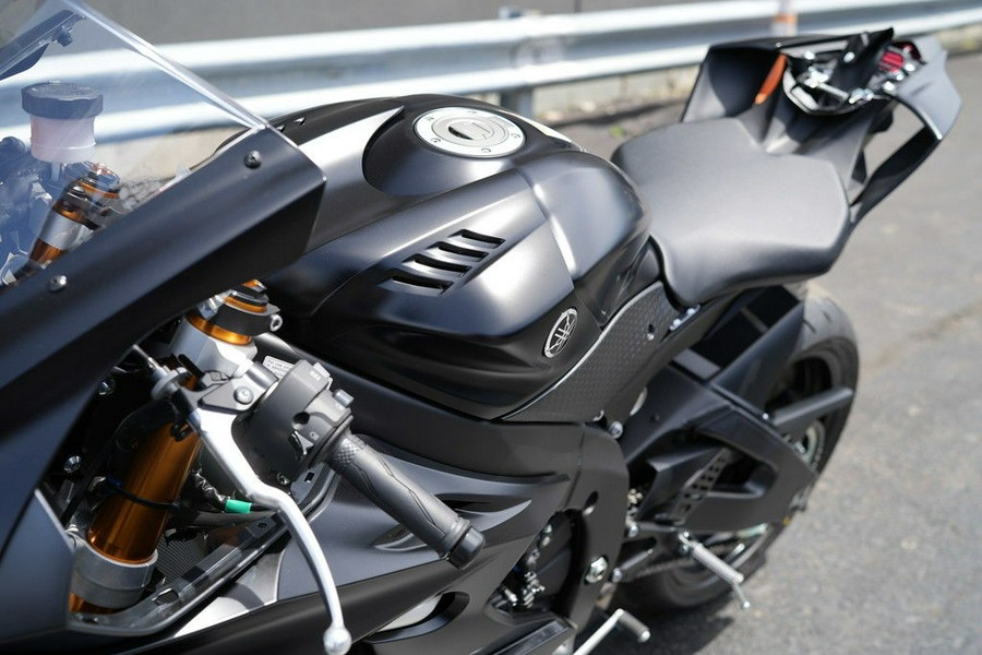 2025 Yamaha YZF-R6 RACE