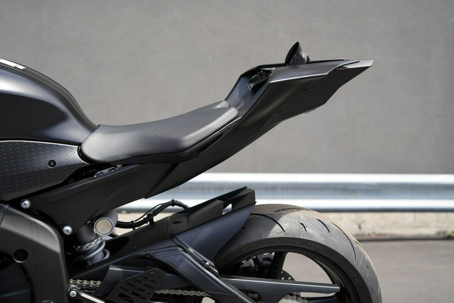 2025 Yamaha YZF-R6 RACE