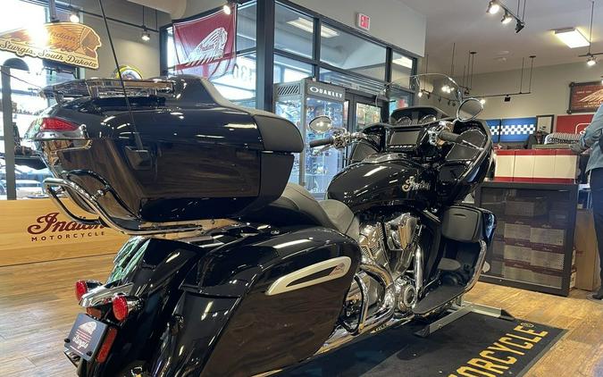 2023 Indian Motorcycle® Pursuit Limited with Premium Package Black Metallic